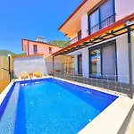 ヴィラ Luxury Meri With Pool And Jakuzi In カシュ