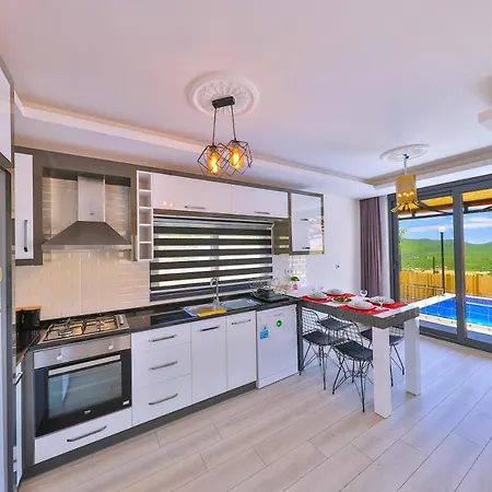 Villa Luxury Meri With Pool And Jakuzi In *