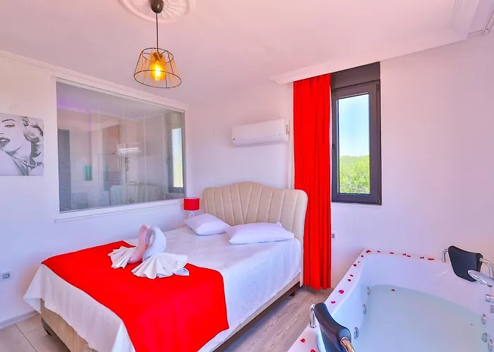 Luxury Meri With Pool And Jakuzi In Villa Kas