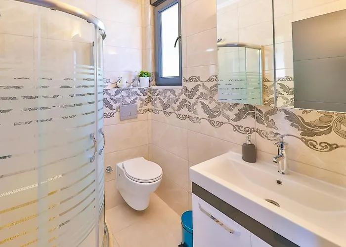 Luxury Meri With Pool And Jakuzi In Kas