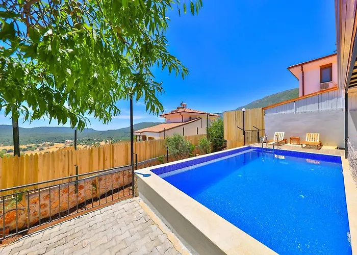 Luxury Meri With Pool And Jakuzi In *